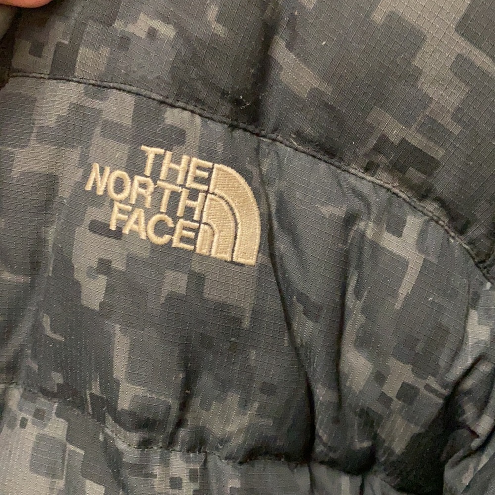 The North Face 550 Puffer Jacket Digital Camo Print Medium - Picture 3 of 6